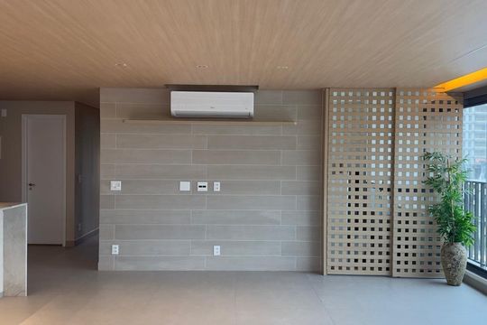 Venda de apartamento com 3 suítes, varanda gourmet e churrasqueira no condomínio. — Sala