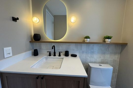 Venda de apartamento com 3 suítes, varanda gourmet e churrasqueira no condomínio. — Banheiro