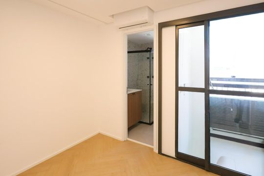 Venda de apartamento com 3 suítes, varanda gourmet e churrasqueira no condomínio. — Quarto