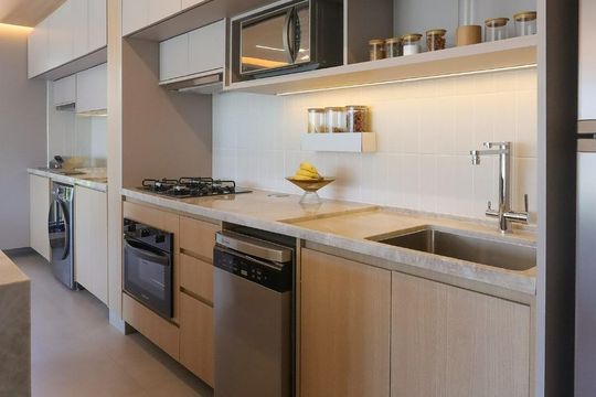 Venda de apartamento com 3 suítes, varanda gourmet e churrasqueira no condomínio. — Cozinha