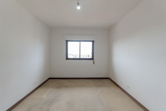 Compra apartamento com varanda, 5 quartos e piscina no condomínio. — Quarto 1