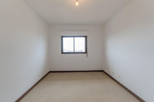 Compra apartamento com varanda, 5 quartos e piscina no condomínio. — Suíte 1