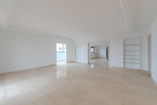 Compra apartamento com varanda, 5 quartos e piscina no condomínio. — foto 1
