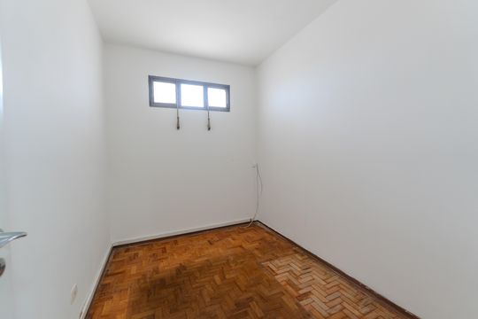 Compra apartamento com varanda, 5 quartos e piscina no condomínio. — Quarto de Serviço 2
