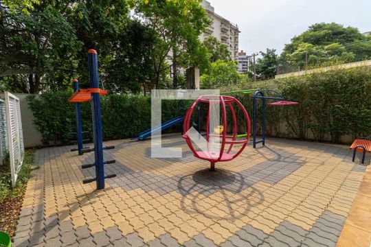 Venda de apartamento mobiliado no Itaim Bibi com varanda gourmet e academia. 4 suítes. — Playground
