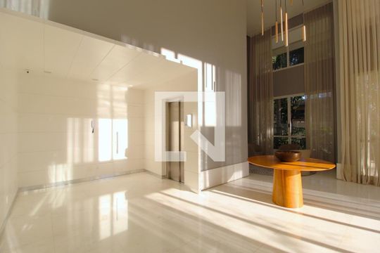 Venda de apartamento mobiliado no Itaim Bibi com varanda gourmet e academia. 4 suítes. — Hall Social