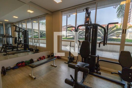 Venda de apartamento mobiliado no Itaim Bibi com varanda gourmet e academia. 4 suítes. — Academia