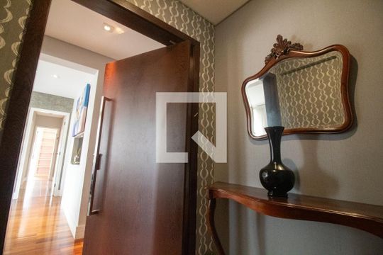 Venda de apartamento mobiliado no Itaim Bibi com varanda gourmet e academia. 4 suítes. — Hall de entrada