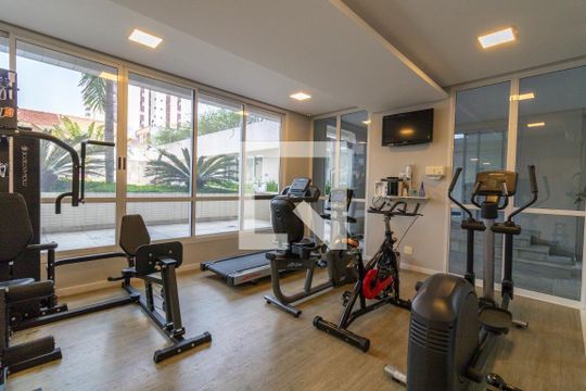 Venda de apartamento mobiliado no Itaim Bibi com varanda gourmet e academia. 4 suítes. — Academia