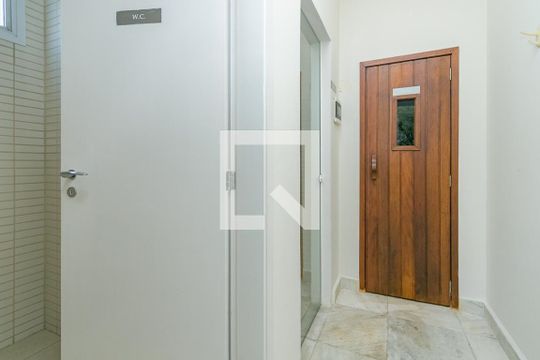 Venda de apartamento mobiliado no Itaim Bibi com varanda gourmet e academia. 4 suítes. — Sauna