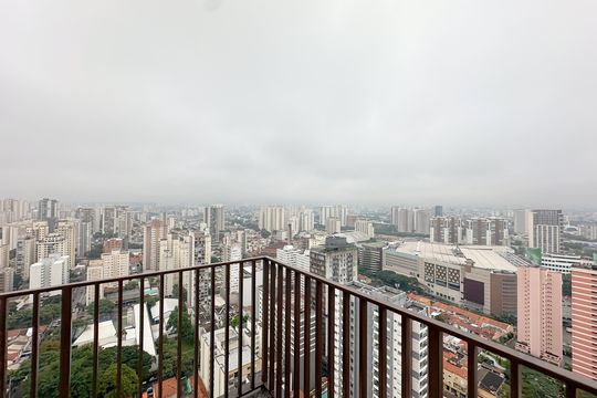 Apartamento com 2 quartos, varanda e churrasqueira. Piscina no condomínio. Ideal para comprar. — Área Gourmet