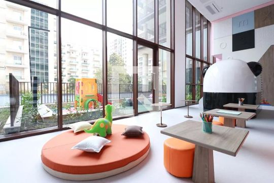 Apartamento com 2 quartos, varanda e churrasqueira. Piscina no condomínio. Ideal para comprar. — Área Comum
