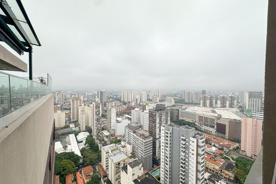 Apartamento com 2 quartos, varanda e churrasqueira. Piscina no condomínio. Ideal para comprar. — Área Gourmet
