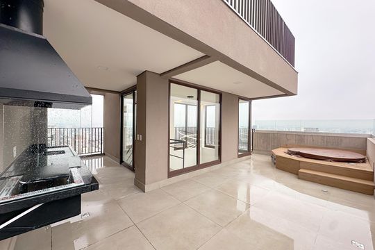 Apartamento com 2 quartos, varanda e churrasqueira. Piscina no condomínio. Ideal para comprar. — Área Gourmet