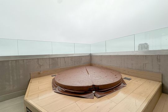 Apartamento com 2 quartos, varanda e churrasqueira. Piscina no condomínio. Ideal para comprar. — Área Gourmet