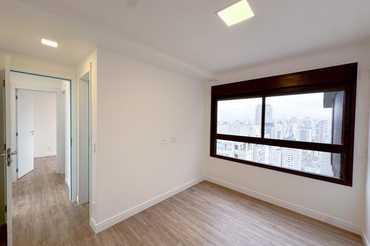 Apartamento com 2 quartos, varanda e churrasqueira. Piscina no condomínio. Ideal para comprar. — Suíte