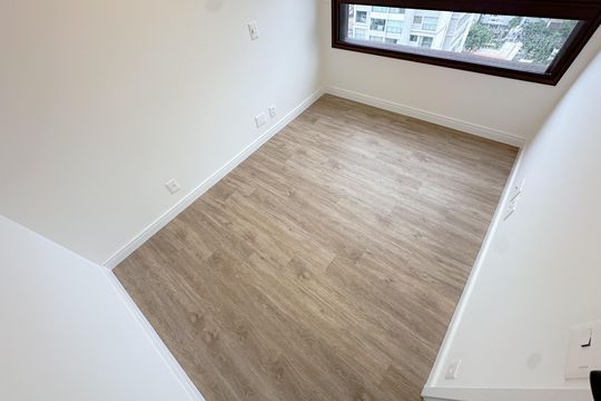 Apartamento com 2 quartos, varanda e churrasqueira. Piscina no condomínio. Ideal para comprar. — Quarto