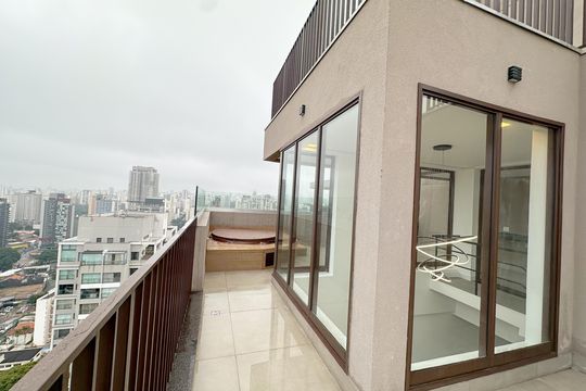 Apartamento com 2 quartos, varanda e churrasqueira. Piscina no condomínio. Ideal para comprar. — Área Gourmet