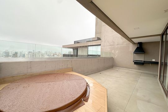 Apartamento com 2 quartos, varanda e churrasqueira. Piscina no condomínio. Ideal para comprar. — Área Gourmet