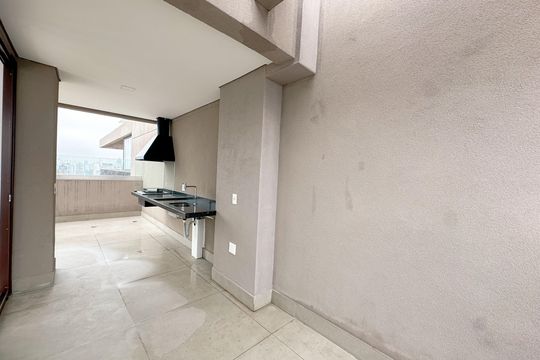 Apartamento com 2 quartos, varanda e churrasqueira. Piscina no condomínio. Ideal para comprar. — Área Gourmet