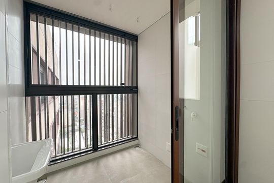 Apartamento com 2 quartos, varanda e churrasqueira. Piscina no condomínio. Ideal para comprar. — Área de Serviço