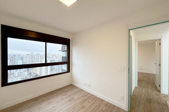 Apartamento com 2 quartos, varanda e churrasqueira. Piscina no condomínio. Ideal para comprar. — Quarto