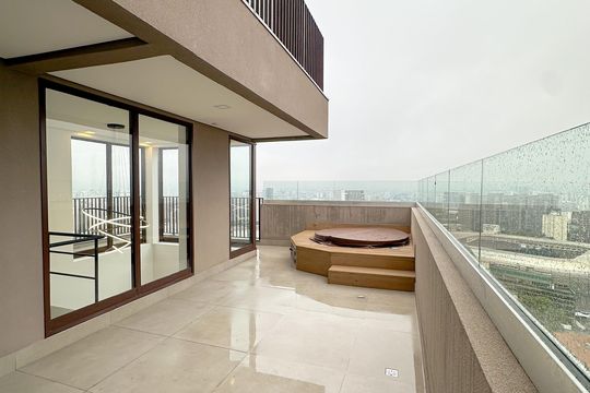 Apartamento com 2 quartos, varanda e churrasqueira. Piscina no condomínio. Ideal para comprar. — Área Gourmet