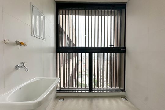 Apartamento com 2 quartos, varanda e churrasqueira. Piscina no condomínio. Ideal para comprar. — Área de Serviço