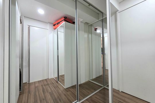 Comprar apartamento mobiliado com 2 quartos, piscina e academia no condomínio. — Suíte 1