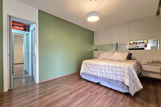 Comprar apartamento mobiliado com 2 quartos, piscina e academia no condomínio. — Suíte 1