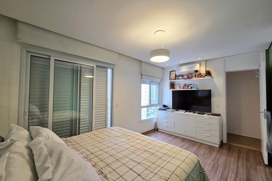 Comprar apartamento mobiliado com 2 quartos, piscina e academia no condomínio. — Suíte 1