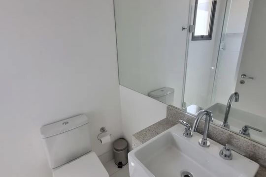 Venda de apartamento mobiliado com 2 quartos. — Banheiro