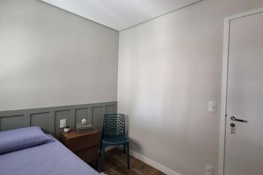 Venda de apartamento mobiliado com 2 quartos. — Quarto