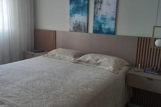 Venda de apartamento mobiliado com 2 quartos. — Quarto