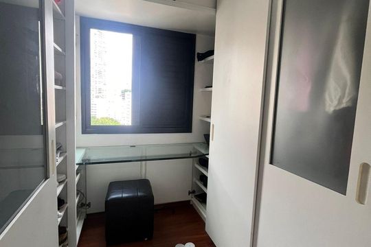 Comprar apartamento na Vila Madalena com 2 quartos. — Quarto