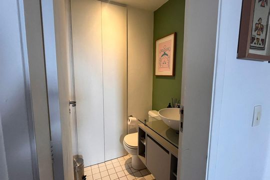 Comprar apartamento na Vila Madalena com 2 quartos. — Banheiro