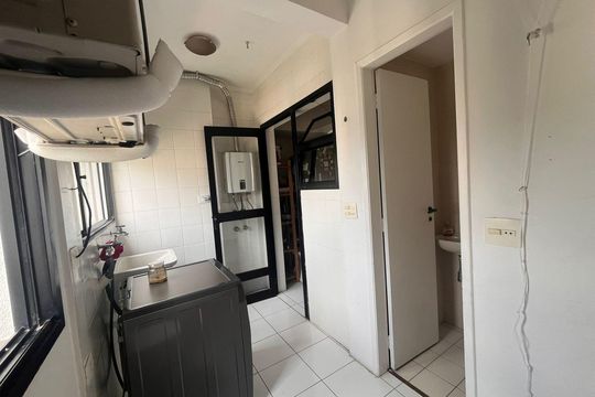 Comprar apartamento na Vila Madalena com 2 quartos. — Área de Serviço