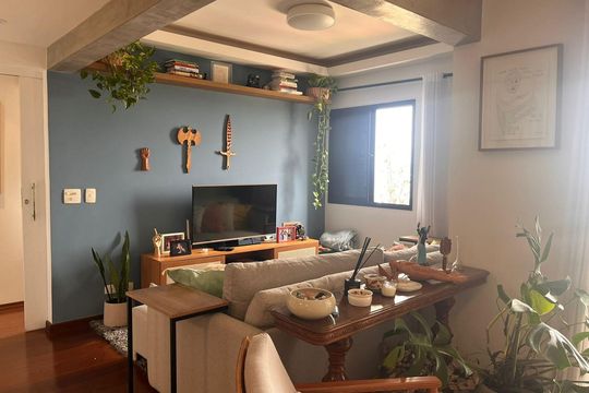 Comprar apartamento na Vila Madalena com 2 quartos. — Sala