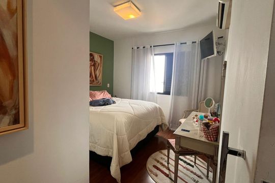 Comprar apartamento na Vila Madalena com 2 quartos. — Quarto