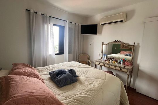 Comprar apartamento na Vila Madalena com 2 quartos. — Quarto