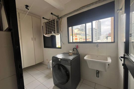Comprar apartamento na Vila Madalena com 2 quartos. — Área de Serviço