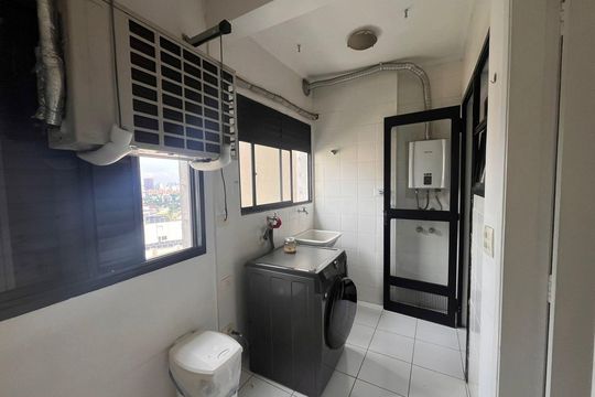 Comprar apartamento na Vila Madalena com 2 quartos. — Área de Serviço