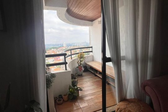 Comprar apartamento na Vila Madalena com 2 quartos. — Varanda