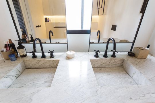 Comprar apartamento na Vila Olímpia com 2 suítes e piscina no condomínio. — Banheiro da Suíte 2