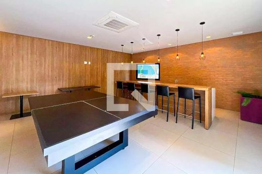 Comprar apartamento na Vila Olímpia com 2 suítes e piscina no condomínio. — Salão de jogos