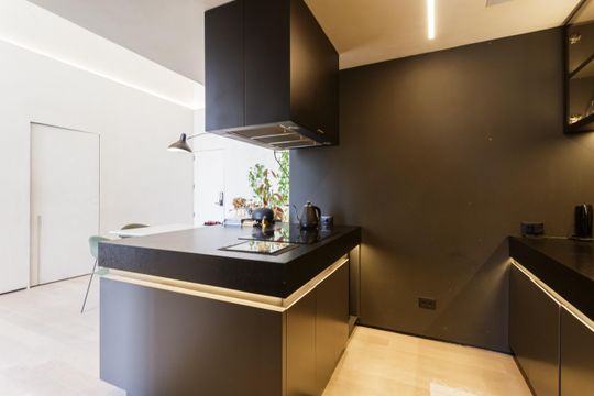 Comprar apartamento na Vila Olímpia com 2 suítes e piscina no condomínio. — Cozinha