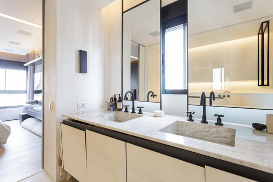 Comprar apartamento na Vila Olímpia com 2 suítes e piscina no condomínio. — Banheiro da Suíte 2