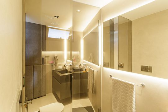 Comprar apartamento na Vila Olímpia com 2 suítes e piscina no condomínio. — Banheiro da Suíte 1