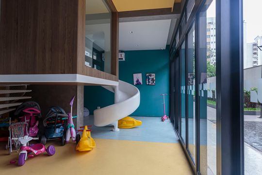 Comprar apartamento na Vila Olímpia com 2 suítes e piscina no condomínio. — Brinquedoteca
