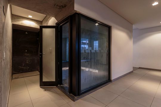 Comprar apartamento na Vila Olímpia com 2 suítes e piscina no condomínio. — Saúna